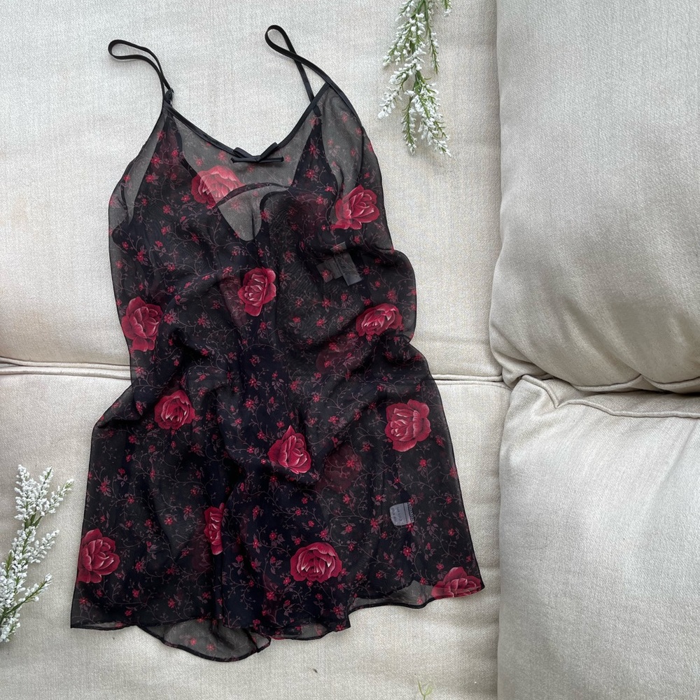 Vintage Dentelle Slip in Black w/ Rose Petal Detail Size S - Picture 1 of 3